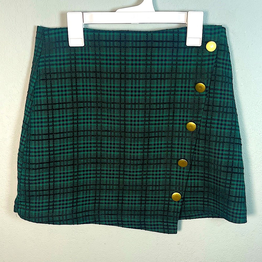Super cute green plaid skirt size medium